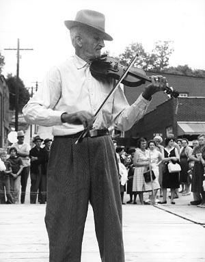 http://www.wvculture.org/goldenseal/Summer00/images/folkfest.jpg