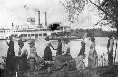 http://www.sharylscabin.com/Allamakee/album/WatchingSteamboat.jpg